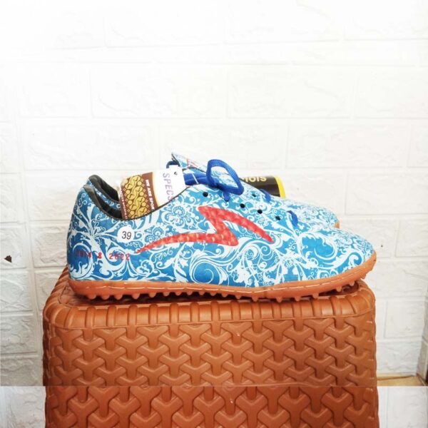 Sepatu Futsal Batik Biru